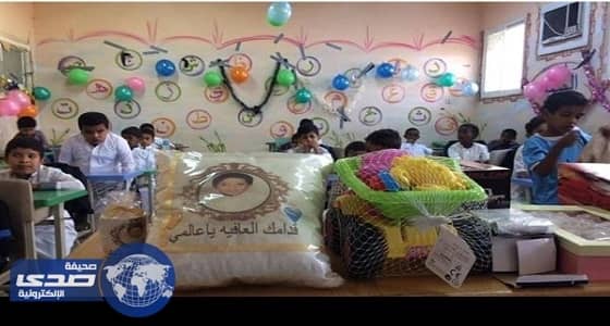 بالصور.. عودة طالب صامطة المعنف بخلع أذنه للمدرسة والإدارة تحتفي به