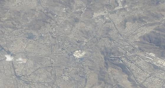 أول رائد فضاء إماراتي ينشر صورة لمكة المكرمة من المحطة الدولية