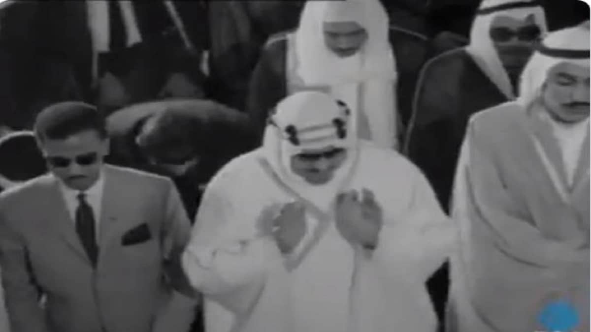 تسجيل نادر لتلاوة الملك سعود لسورة الضحى