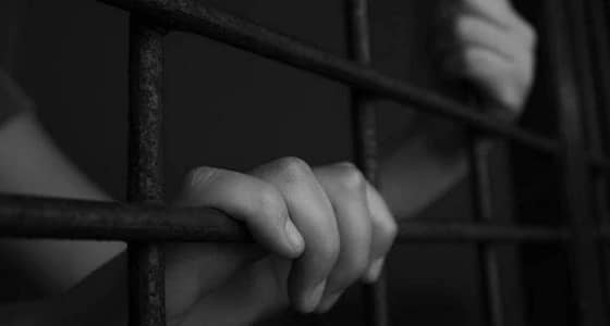 مراهقة تسدد طعنات لسائق دفاعًا عن شرفها