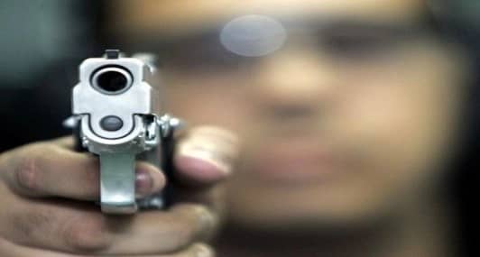 مُطلق النار على شقيقته بالدمام أوصلها المستشفى للتأكد من وفاتها!