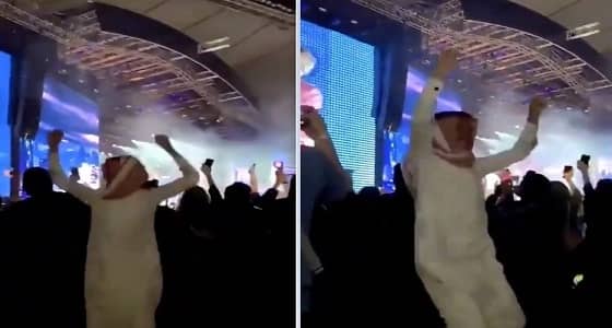 موسم الرياض.. تعليق تركي آل الشيخ على وصلة رقص لشاب في حفل BTS