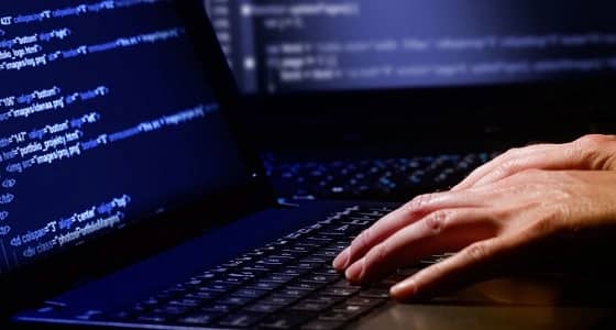 هاكر يبتز فاشينيستا عربية بعد اختراق حسابها