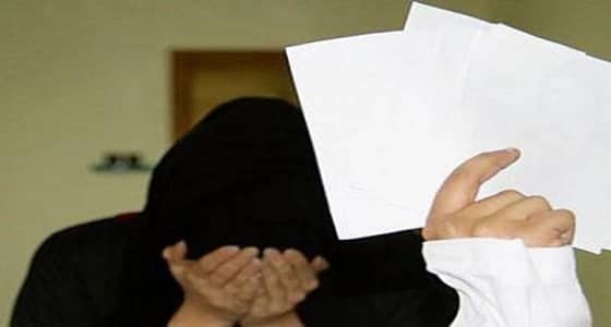 رجل ينتقم من زوجته ويقدمها للمحاكمة بشيك بدون رصيد