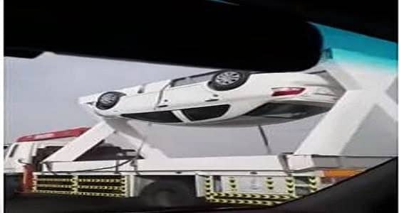 بالفيديو.. نقل سيارة بطريقة غريبة تثير تساؤلات المغردين