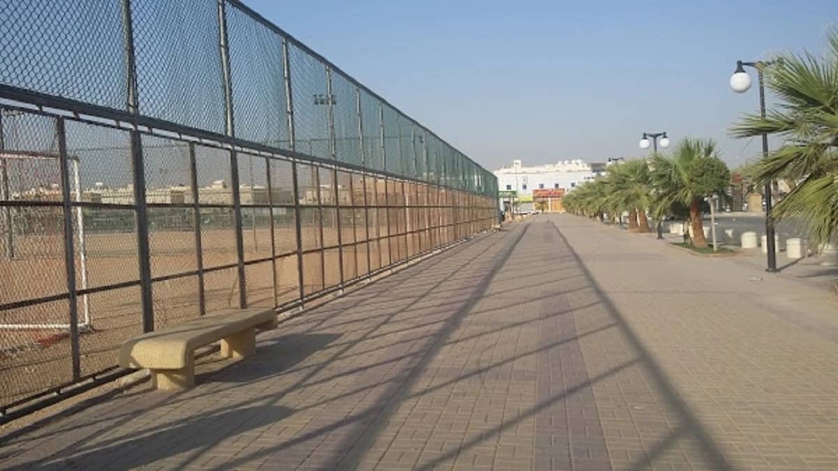 شاهد.. أشخاص يصرون على التجمع في حي النسيم بالرياض