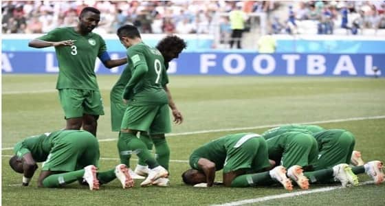 بالصور.. لاعبو الأخضر يغادرون روسيا إلى الرياض