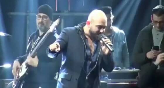 بالفيديو.. انتقادات واسعة لـ " العسيلي " بسبب إحراجه لمعجب