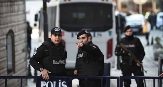 السلطات التركية تعتقل 90 شخصا