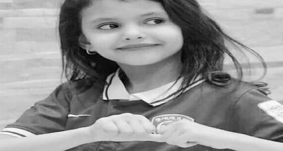 بالفيديو.. لحظة تشييع جثمان الطفلة دانة وتوديع والدها لها