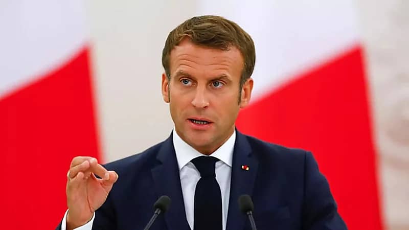 بالفيديو.. صفع إمانويل ماكرون خلال زيارة له بجنوب شرق فرنسا