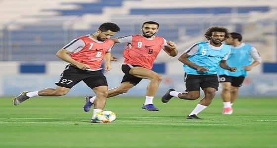 بالصور.. " الهلال " يواصل تدريباته لمواجهة " العين الإماراتي "