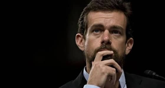 مدير «تويتر» يتهكم من شعار «فيسبوك» بتغريدة محرجة