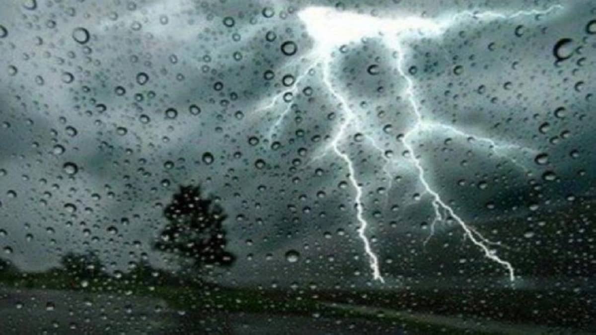 رياح وأمطار رعدية على 4 مناطق