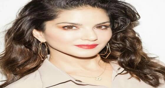 ممثلة هندية تحول حياة رجل لمعاناة بسبب محبيها