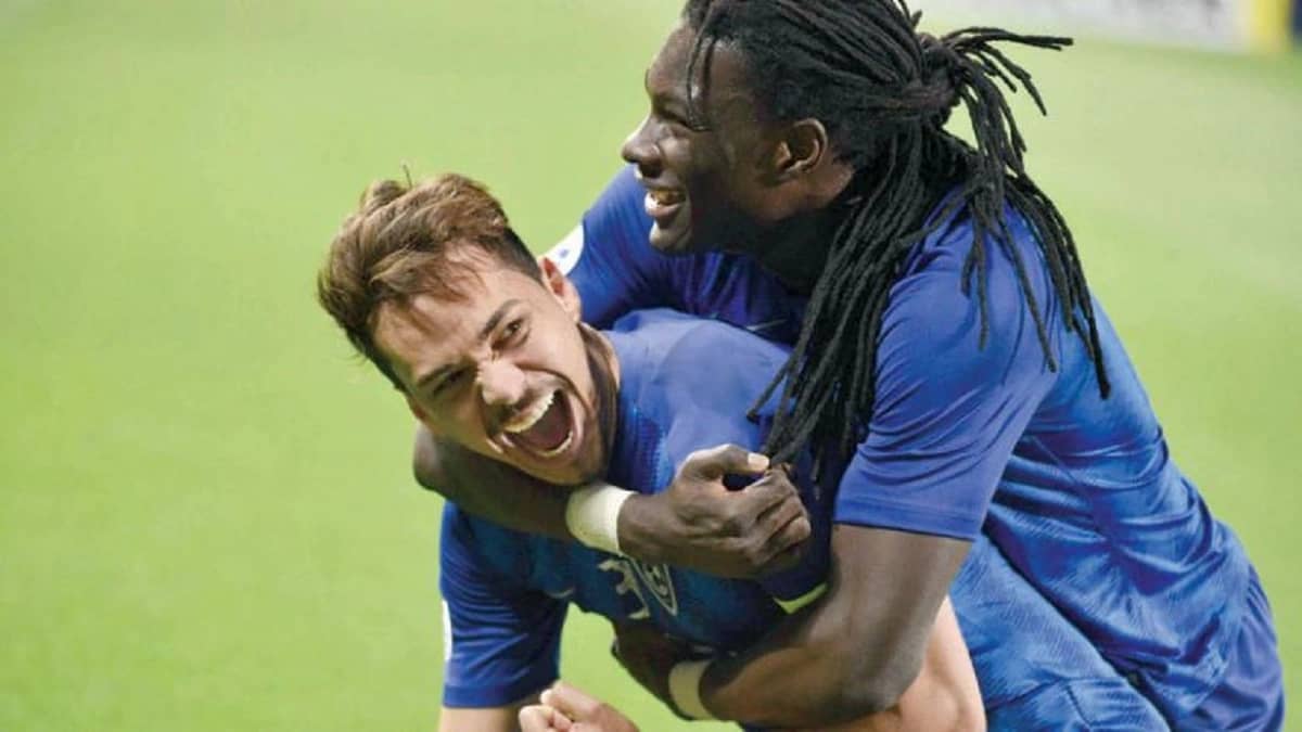 موعد وصول لاعبي الهلال " غوميز وجوفينكو وهيون سو " إلى الرياض