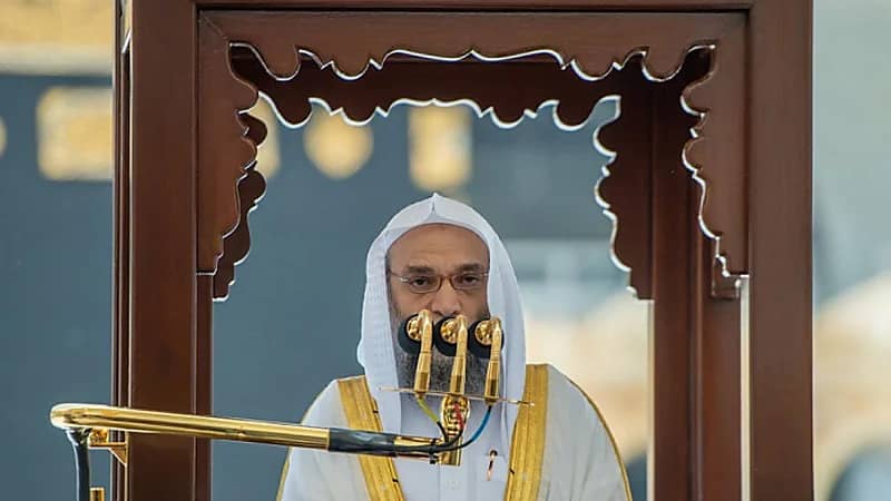 خطيب المسجد الحرام: اغتنموا شهر الخيرات واستشفوا به من أمراضكم الدنيوية (فيديو)