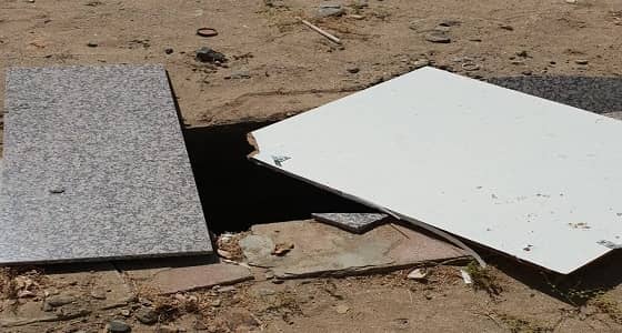 حفرة صرف دون غطاء تتربص بالمارة وسط أروقة جامعة أم القرى