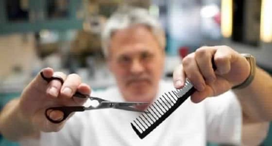 الحلاقون يضعون الرجال في مأزق قبل عيد الفطر.. ومواطنون يطالبون بحل