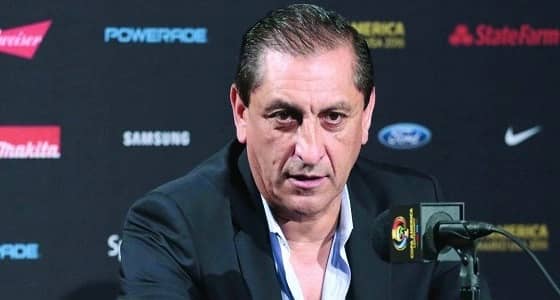 " دياز " يرغب في تدريب ناد إماراتي