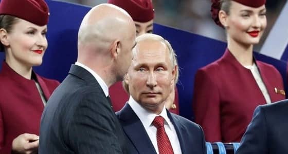 بالصور.. فرقة موسيقية تقتحم مباراة نهائي المونديال.. و السبب " بوتين "