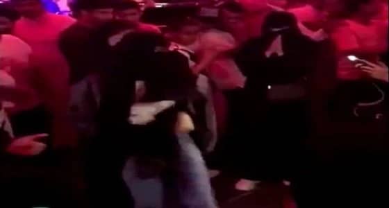 النائب العام يوجه بالقبض على المنتقبة الراقصة بإحدى الفعاليات