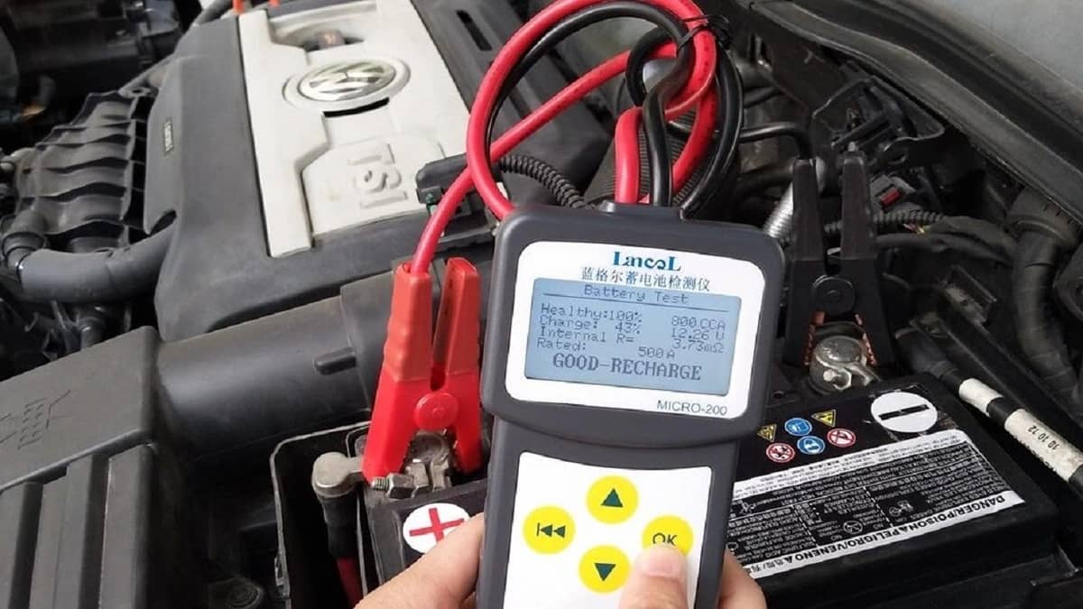 أسهل طريقة لقياس قوة بطارية السيارة