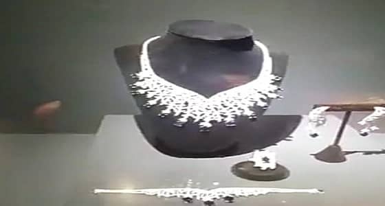 بالفيديو.. قصة عقد الألماس الذي منحه الملك عبدالله لزوجة رئيس كندا في 2010