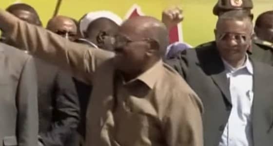 بالفيديو.. رقصة " البشير " التي استفزت السودانيين