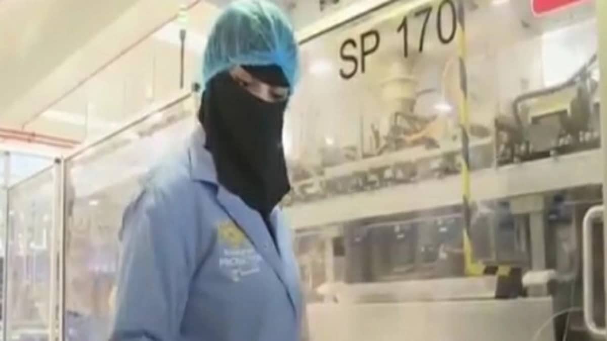 شاهد.. عشرات الفتيات يعملن على تشغيل ثاني أكبر مدينة صناعية في الرياض