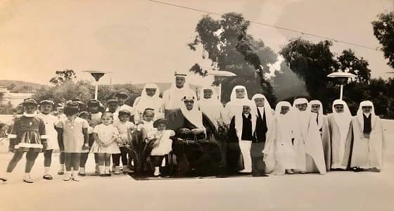 فلاش باك.. الملك سعود يقضي عطلة صيفية في اليونان مع أبنائه وبناته