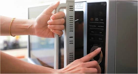 6 أطعمة يحذر من وضعها في الميكرويف.. أبرزها البيض والبروكلي