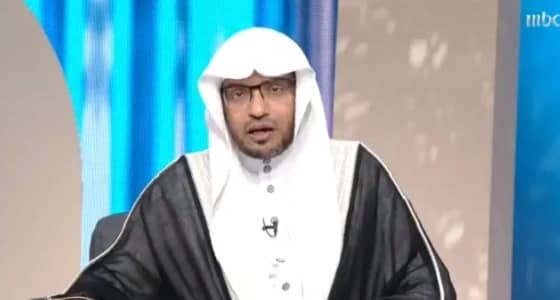 امرأة باكية لـ « المغامسي » : صوتي كان يعلو على أمي المريضة.. ماذا أفعل؟ (فيديو)