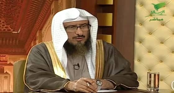 حكم إعطاء الصدقة بنية تحصيل نفع دنيوي (فيديو)