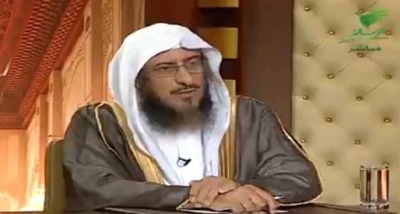 الماجد: الشوق إلى الحج له أجر.. ولا بأس في الصلاة بين السواري (فيديو)