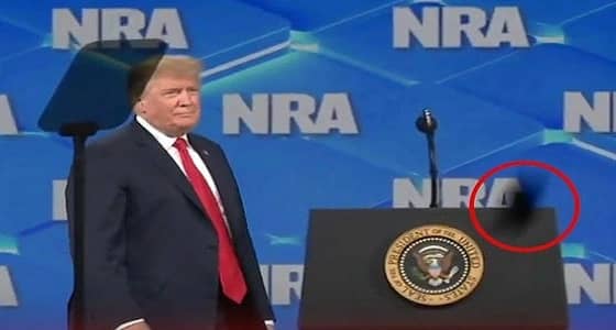 بالفيديو.. محاولة اعتداء على الرئيس ترامب بهاتف نقال