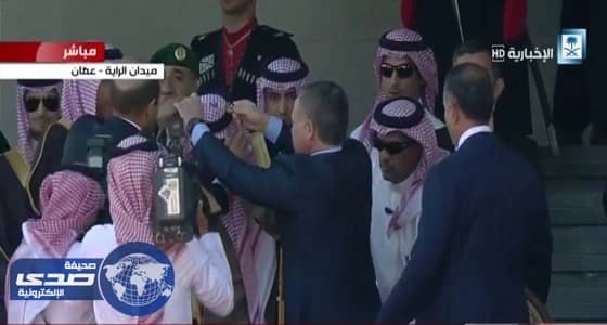 العاهل الأردني يقلد خادم الحرمين أرفع وسام بالبلاد