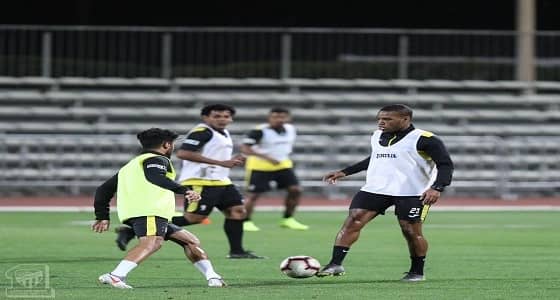بالصور.. " الاتحاد " يواصل تحضيراته لمواجهة " الفيصلي "