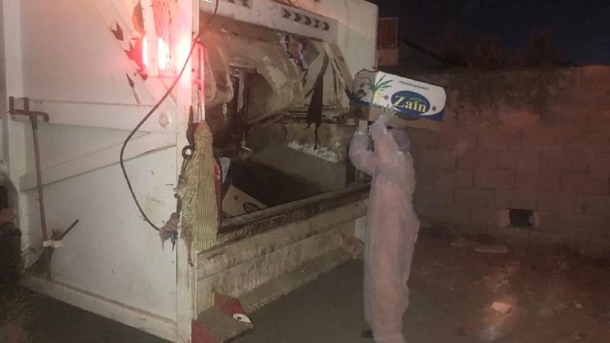 مصادرة وإتلاف كمية كبيرة من الخضراوات والفاكهة لعامل مصاب بكورونا في القنفذة