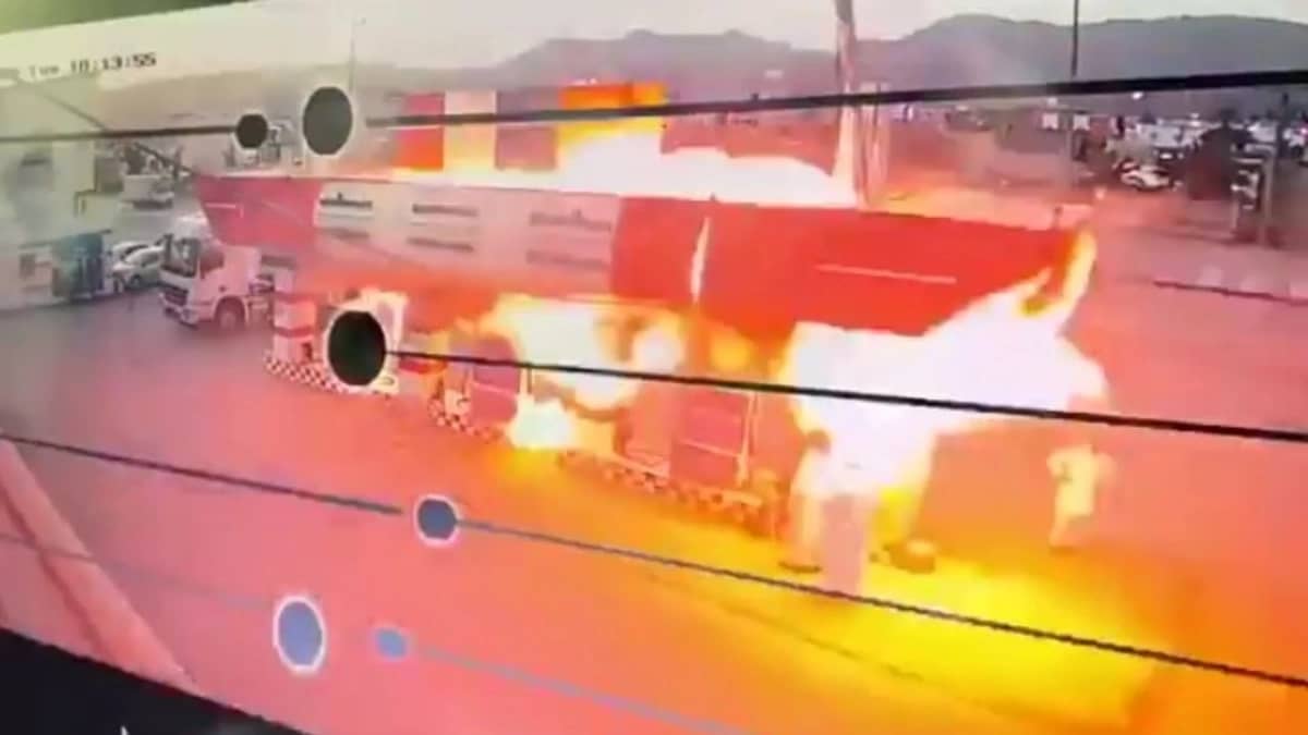 بالفيديو.. انفجار إحدى محطات الوقود في نجران