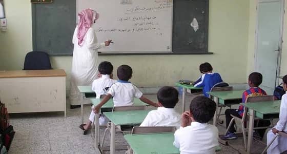 ولي أمر يعتدي بالضرب على معلم داخل لجنة الاختبار بعد اقتحامه مدرسة في مكة