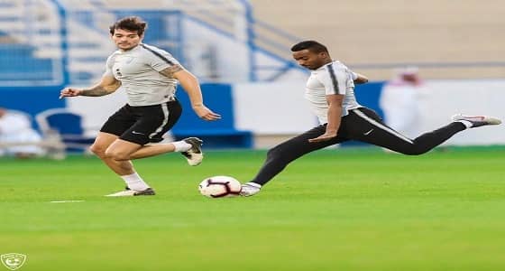 بالصور.. " الهلال " يواصل التحضير لـ " الأهلي "