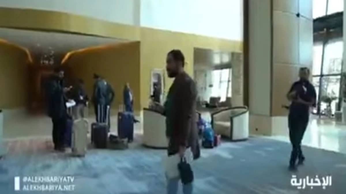 شاهد.. بحرينيون يشكرون المملكة لتسهيل عودتهم من أذربيجان