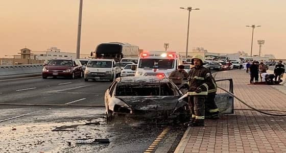 إندلاع نيران وإصابات في حادث اصطدام سيارة بدورية مرور