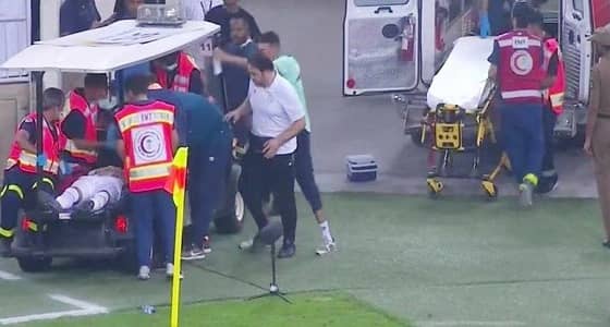 بالصور.. إغماء مدافع الأهلي بعد انتهاء المباراة أمام الشباب