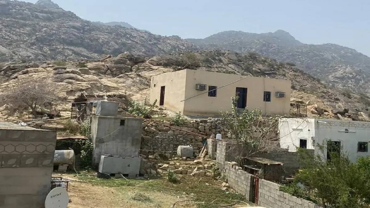 مواطن ينجح في رفع المياه لمنزله بأعلى الجبل بطريقة بسيطة