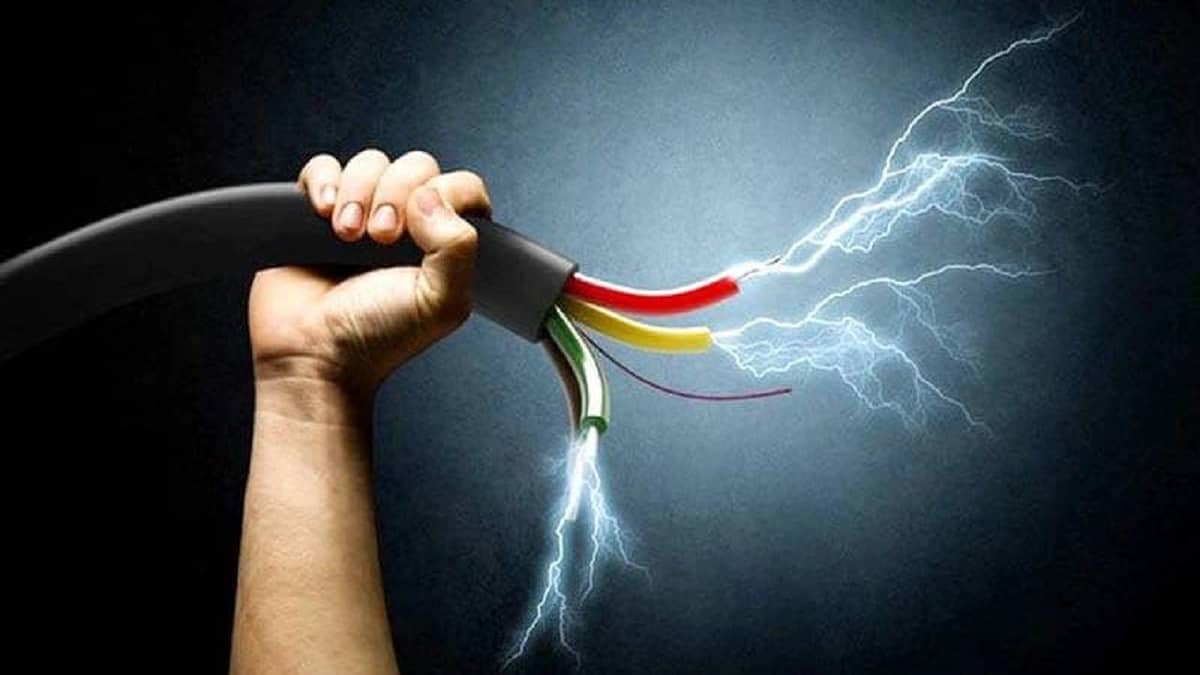 تعرض شخص لصعق كهربائي أثناء عمله في العاصمة المقدسة