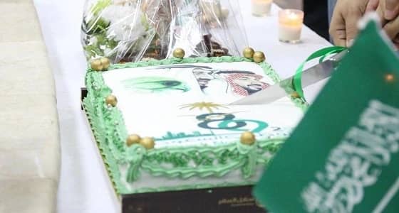 بالشراكة مع بلدية محافظة بيشة متوسطة وثانوية الحازمي تحتفل باليوم الوطني