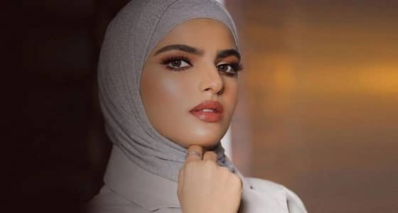 شاهد.. سارة الودعاني تخفي وجه زوجها في أول ظهور لهما سويا