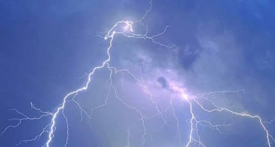 الأرصاد تحذر من استمرار هطول الأمطار الرعدية على المدينة